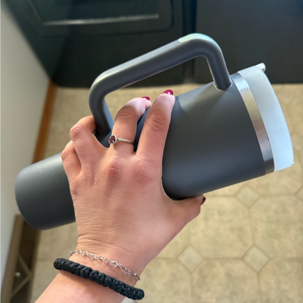 Stanley Cup Teal accents, NO STRAW - Picture 3 of 7